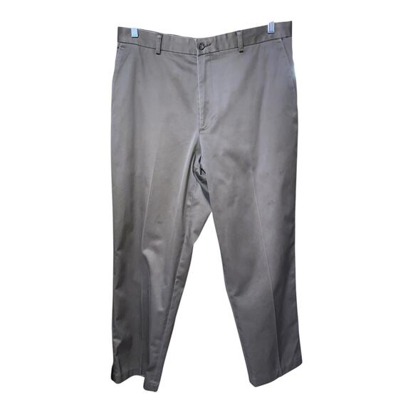 Dockers Khaki Pants Mens Size 36. Flat Front Relaxed Fit - Picture 1 of 6
